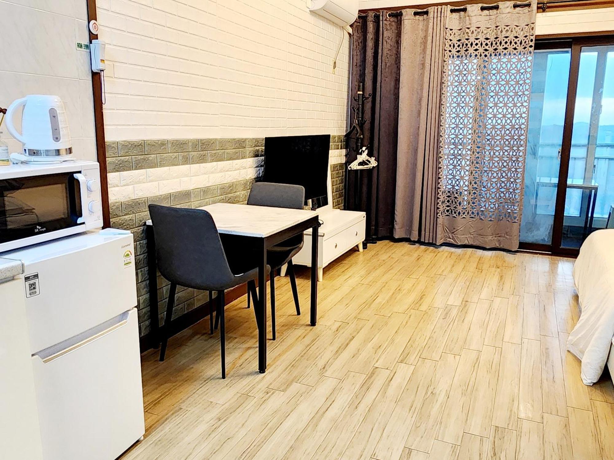 Pureun Jeju Pension Seogwipo Exterior foto