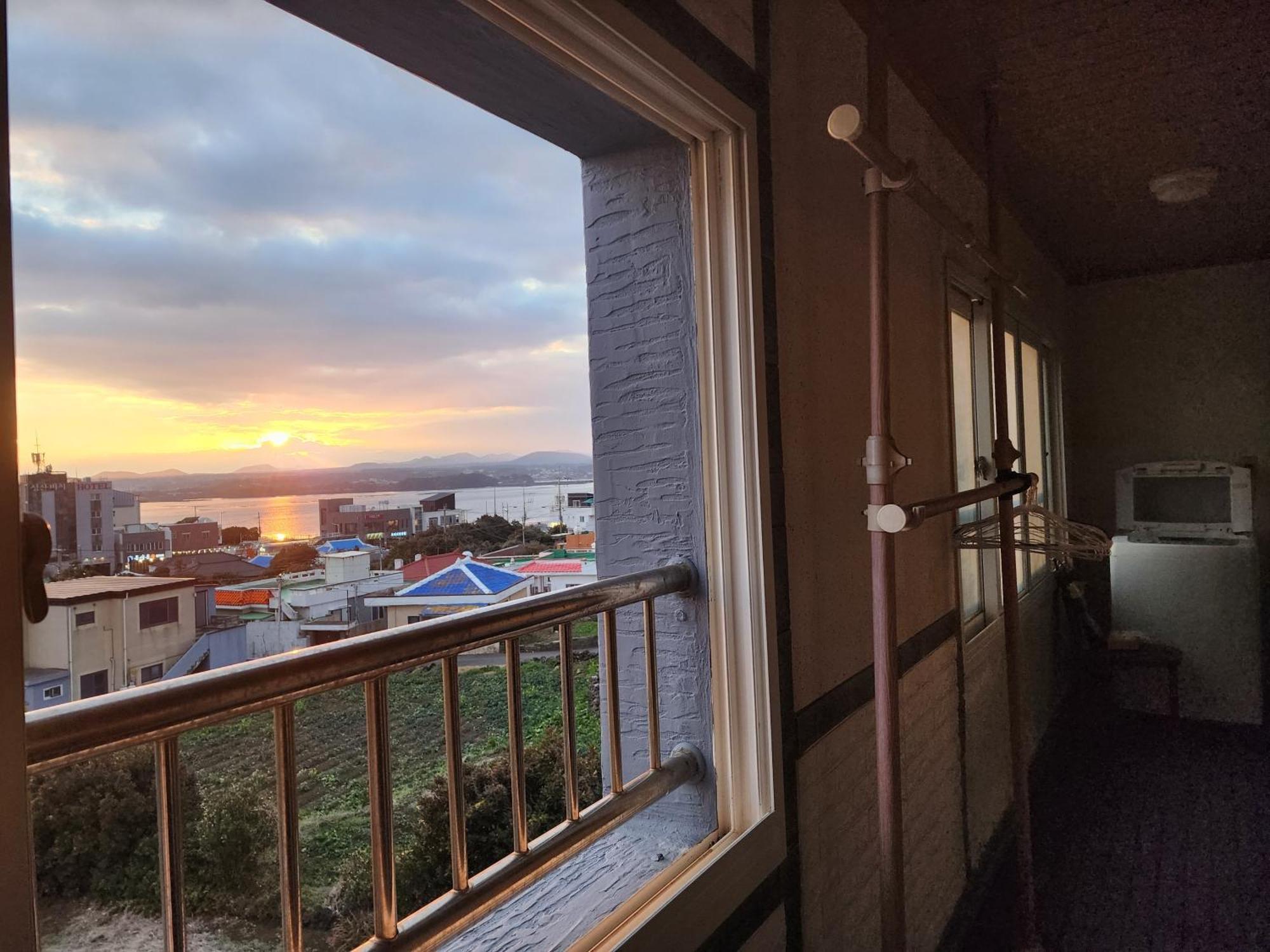 Pureun Jeju Pension Seogwipo Exterior foto