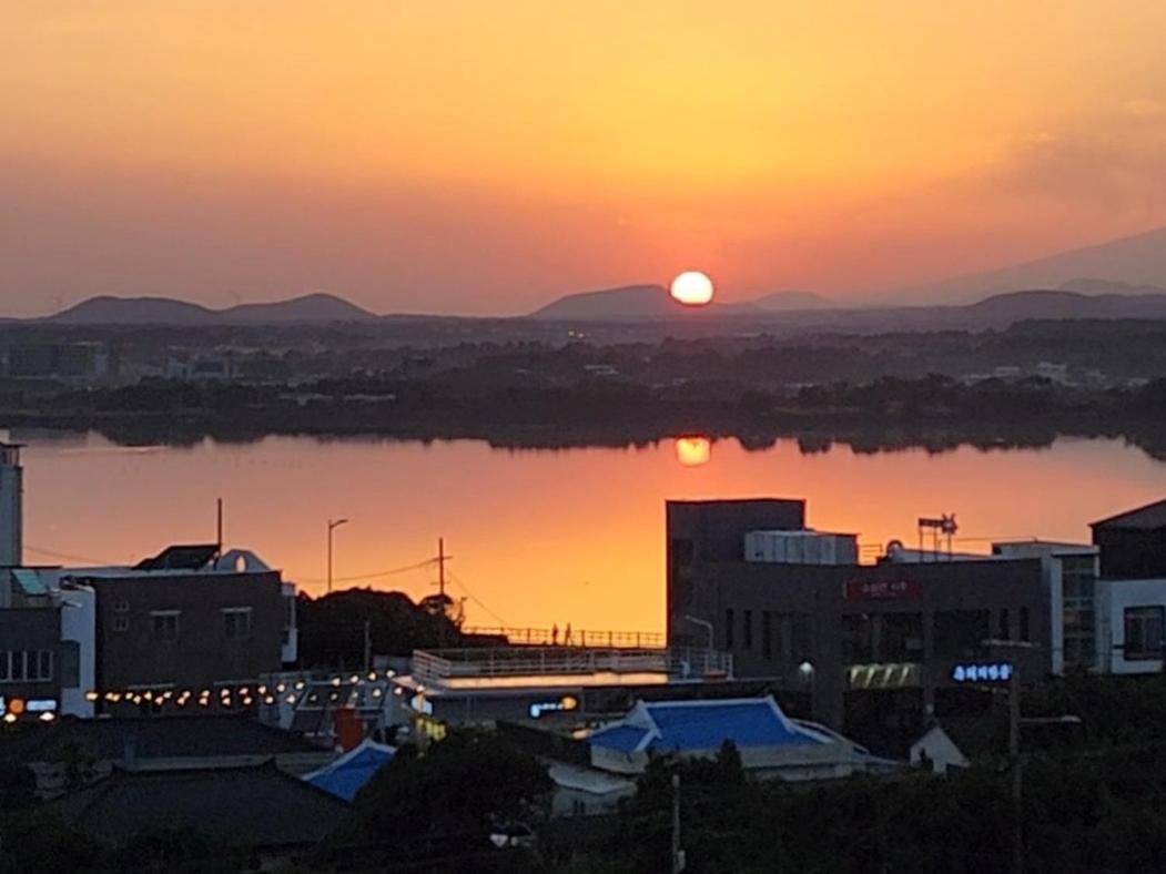 Pureun Jeju Pension Seogwipo Exterior foto